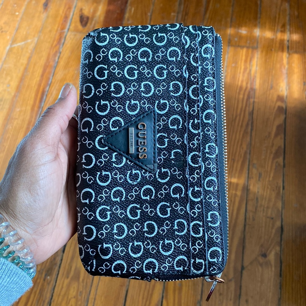 Guess wristlet